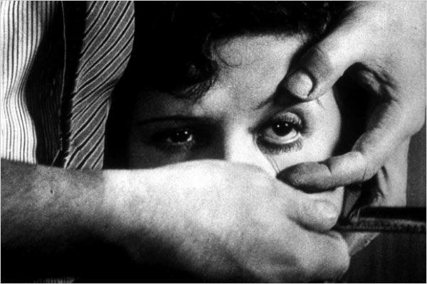 A still of the famous eye-cut scene from Un Chien Andalou (1929)